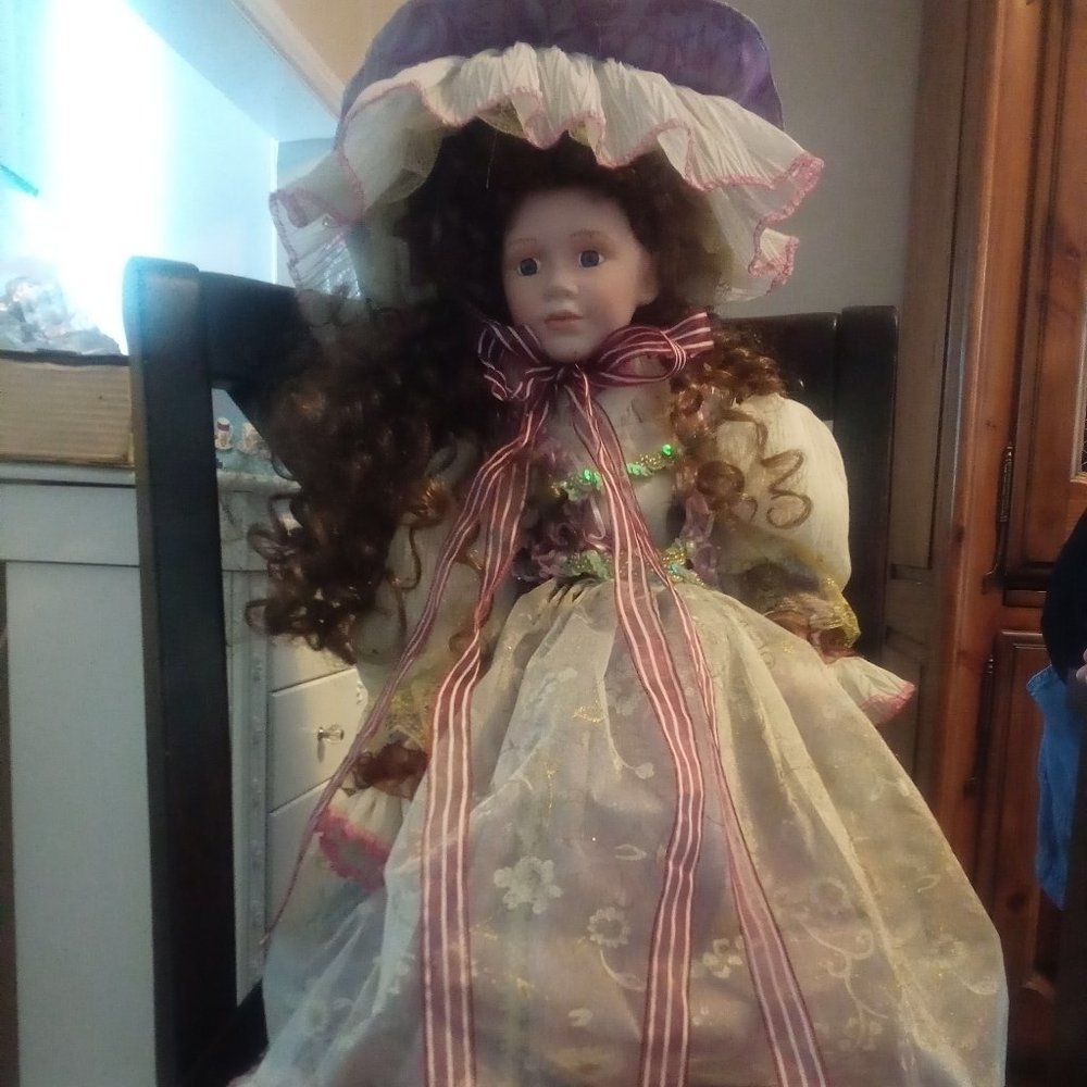 Goldenvale 1-2000  Porcelain Doll